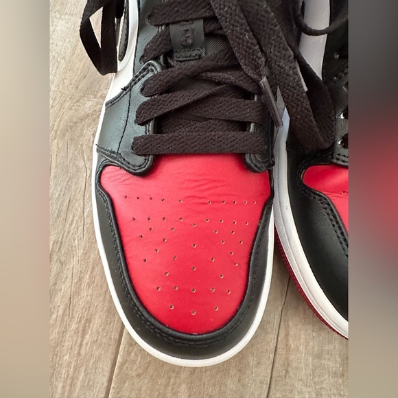Jordan 1 Low Bred Toe Size 7.5M/9W - Picture 10 of 12